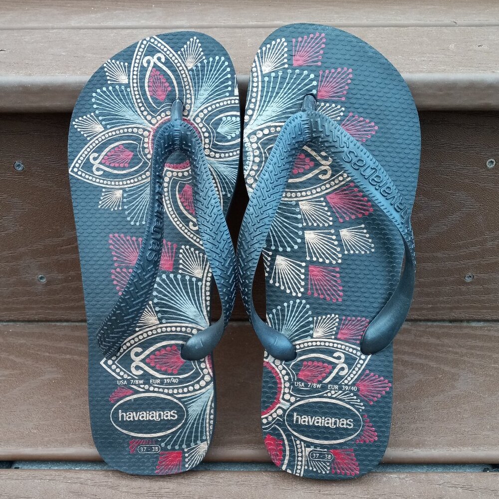 Havaianas Slim Black Red Gold Paisley Flip Flops Brazil 37-38 US 7/8 RUNS SMALL